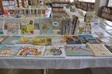 読んでみよう子どもの本・展示会